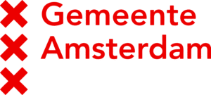 Rode letters logo van Gemeente Amsterdam met drie keer in het rood X verticaal op elkaar